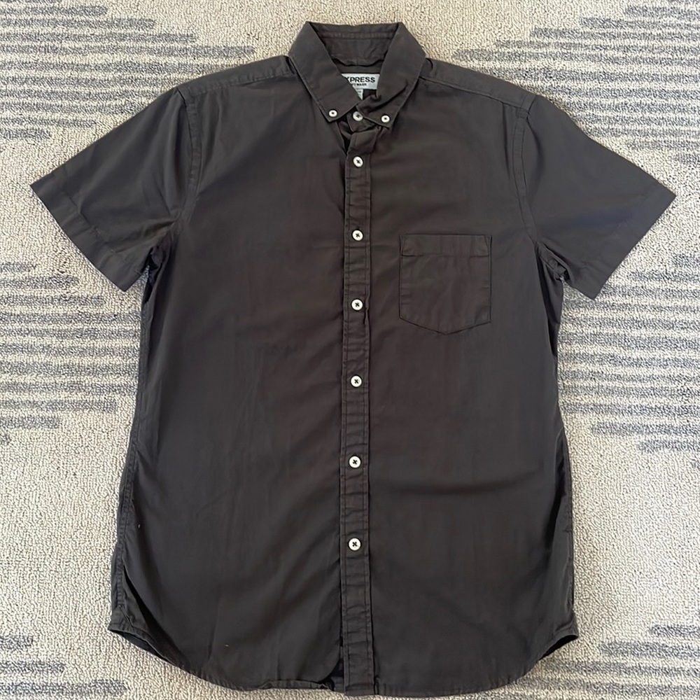 EXPRESS MEN DARK GREY LONG SLEEVE BUTTON DOWN SHIRT.